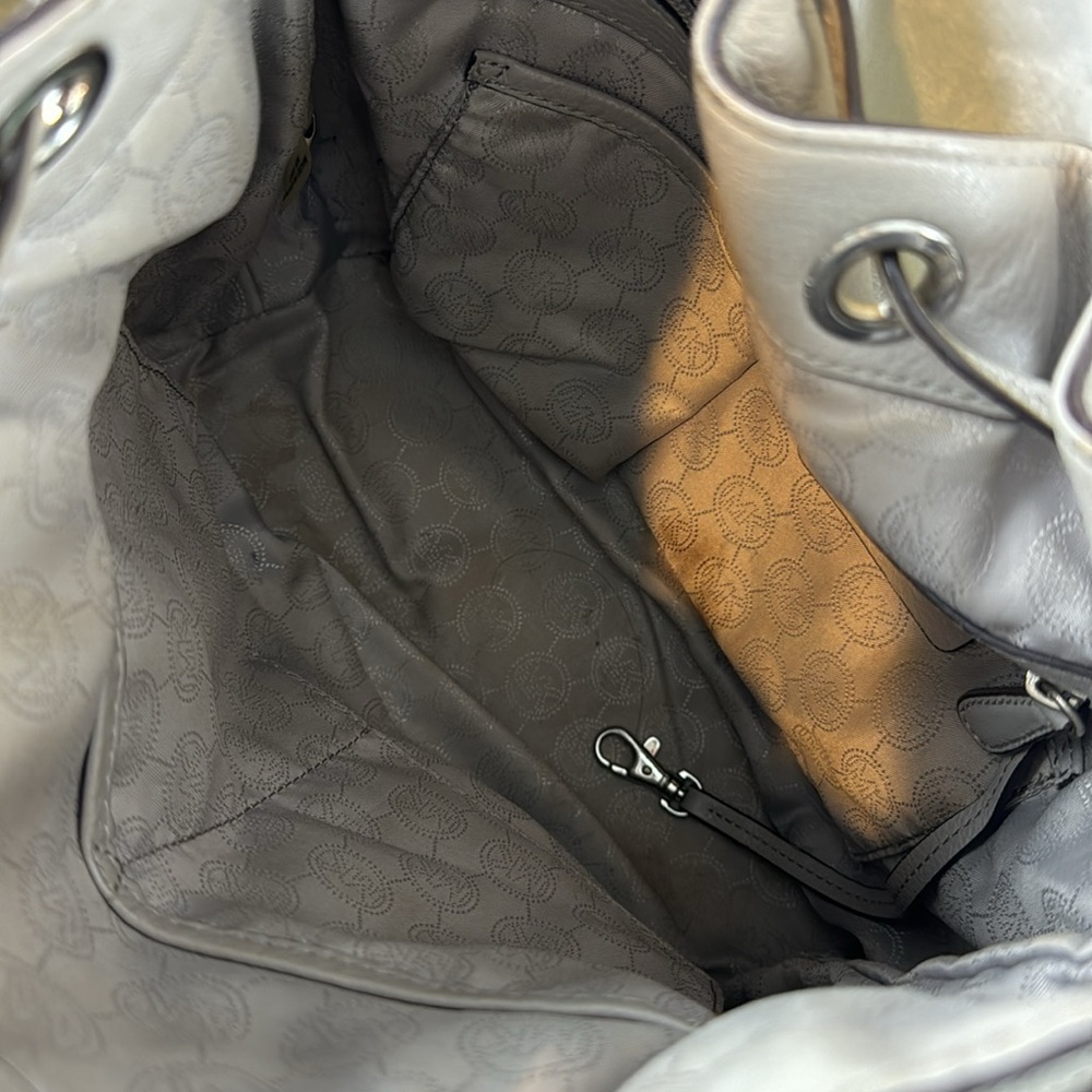 Michael Kors Gray Leather Bucket Bag Drawstring Shoulder‎ Bag Purse - Picture 10 of 16